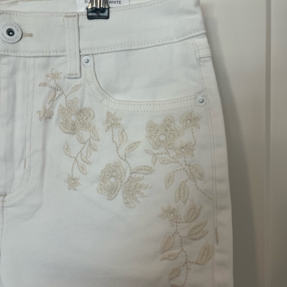 INC white flower floral embroidered pants. NWT new with tags. Size 6/28